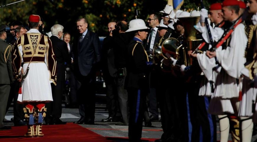 Γιατί ο Ερντογάν δεν επιθεώρησε το «Ασκέρι του Διαβόλου»; Δεν τόλμησε καν να κοιτάξει τους Εύζωνες της Προεδρικής Φρουράς